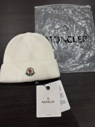Czapka Moncler Beanie – Biała (Unisex)