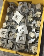 Gniazdka elektryczne wykonane z ceramiki