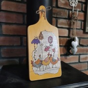 Żółta deska kuchenna z motywem "Kurki i kwiaty"