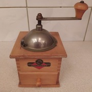 Ręczny młynek do kawy Vintage