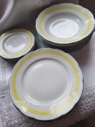 Porcelana Ćmielów PRL – komplet talerzy 18 szt. dla 6 osób