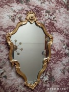 Lustro w mosiężnej ramie 