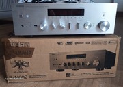 Yamaha R-N 602 amplituner