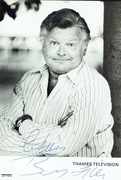 Autografy_pl Benny Hill - fotografia 10x15 cm z autografem