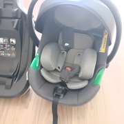 Fotelik samochodowy niemowlęcy Kinder Kraft z bazą ISOFIX 