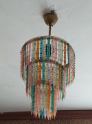 Wielobarwny żyrandol wiszący z PRL-u