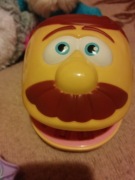 Przychodzi dziadek do dentysty, zabawki różne.