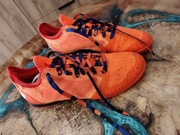 Buty do piłki halowej lub żwir marki Adidas 