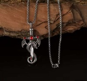 Naszyjnik z wisiorkiem w kształcie sztyletu