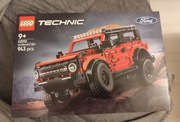 LEGO 42213 Ford Bronco SUV 