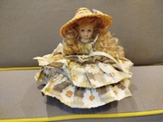 Laleczka porcelanowa - szkatułka.