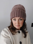 Ręcznie robiona czapka z wełny owczej – kolor glina, fioletowy brąz,