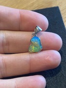 Srebrny wisiorek z naturalnym Opalem