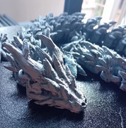 Drakon srebny poruszający się