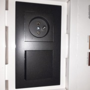 Gniazdko z włącznikiem lumina intense hager