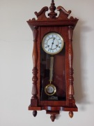 Zegar ścienny z wahadłem 