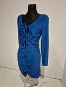 Niebieska błyszcząca sukienka z wycięciami