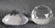 Dwa kryształy bryły szkło szlifowane