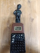 karafka siusiający chłopiec