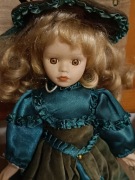 Kolekcjonerska  Lalka porcelanowa 27cm. w super stanie