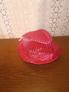 Różowy kapelusz z cekinami 