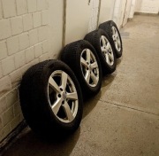 Felgi aluminiowe + opony zimowe skoda audi vw seat 215/60R16 99H 5x112 Koła
