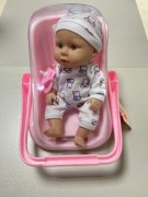 Lalka w nosidełku  21 cm.