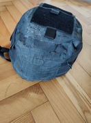 Czarny pokrowiec na hełm typu MICH 2000 