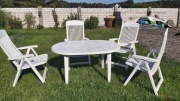 4 krzesla Grosfillex i stol ogrodowy z Holandii