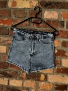 Jeansowe szorty Cropp