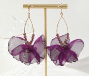 Kolczyki kwiaty szyfonowe śliwkowe  z koralikami 