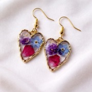 Kolczyki w kształcie serca w kolorze złotym