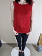 Camaieu Elegancka Czerwona Bluzka bez Rękawów z Dekorem Rozmiar M