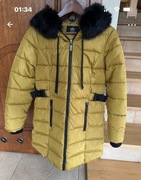 Piękna kurtka w oryginalnym kolorze i kapturem