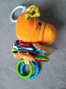 Maskotka z gryzakiem Tomy Lamaze Pomarańcza Pola. 