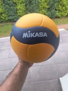 Nowa, nigdy nieużywana piłka do siatkówki halowej Mikasa V200W + pompka 