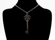 Piękny naszyjnik z kluczykiem  