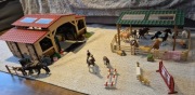 Stajnia z końmi i akcesoriami 42195 SCHLEICH