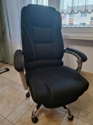 Czarne krzesło komputerowe