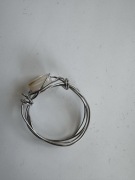 Pierścionek ręcznie robiony z drutu metodą wire  wrapping