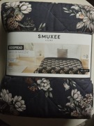 Narzuta kapa dekoracyjna SMUKEE wzór kwiaty przeszywana 220x200cm 