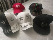 Czapki z daszkiem prostym 