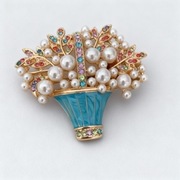 Broszka kosz kwiatów, błękitna