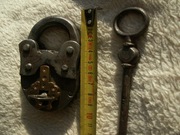 BARDZO STARA KŁÓDKA Z KLUCZEM