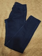 Dżinsy ciemny granat z cekinami na tylnich kieszeniach. Rozm. 38