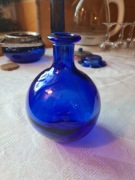 Buteleczka,  wazonik, szkło kobaltowe.