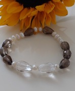 Bransoletka z pereł hodowlanych, kryształu górskiego i kwarcu dymnego 