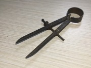 Zabytkowe narzędzie cyrkiel traserski