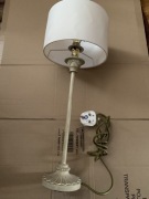 Stara angielska lampa pokojowa na żarówkę b22