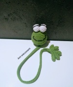 Żaba żabka zakładka do książki na szydełku prezent